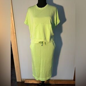 GSTQ Women’s Lime Green Sweater Skirt Set Size Medium